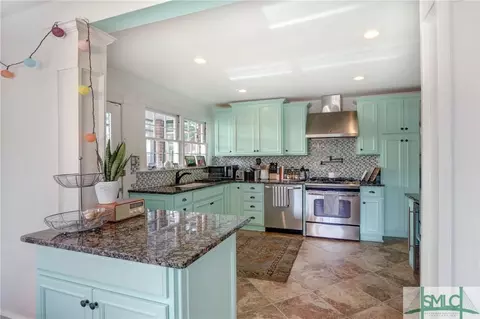 326 E 54th St, Savannah, GA 31405 photo 13