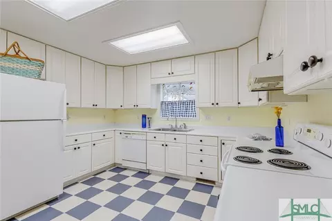 305 N Oak St, Springfield, GA 31329 photo 13