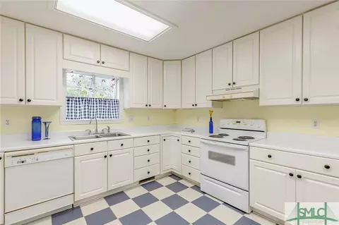 305 N Oak St, Springfield, GA 31329 photo 12
