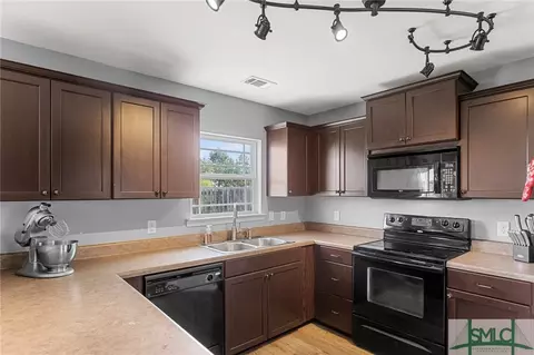 196 Lakepointe Dr, Savannah, GA 31407 photo 10