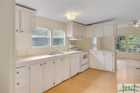271 Hickory Cir, Springfield, GA 31329 photo 9