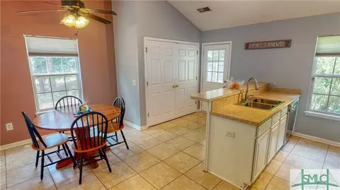 412 Shadowbrook Cir, Springfield, GA 31329 photo 9