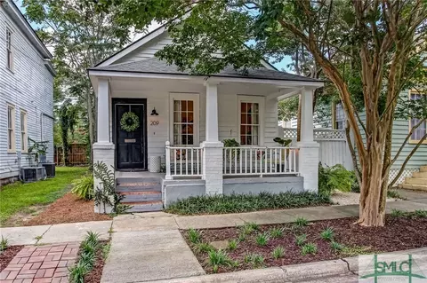 209 E 33rd St, Savannah, GA 31401 photo 2