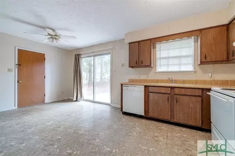 110 Melrose Pl, Rincon, GA 31326 photo 9