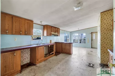 209 E Johnson St, Rincon, GA 31326 photo 7
