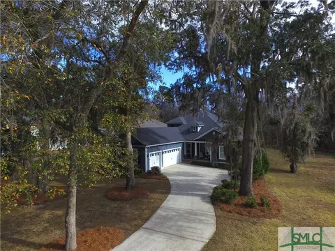 140 Long Creek Ln, Richmond Hill, GA 31324