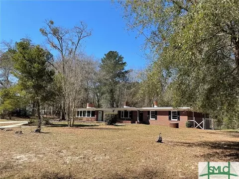 406 E 3rd St, Springfield, GA 31329 photo 9
