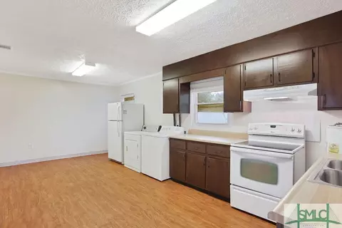 108 E 1st St, Springfield, GA 31329 photo 9
