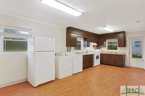 108 E 1st St, Springfield, GA 31329 photo 6