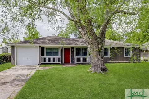 74 Bazemore Ave, Garden City, GA 31408