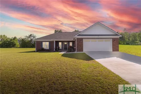 211 Fallen Leaf Dr, Brooklet, GA 30415