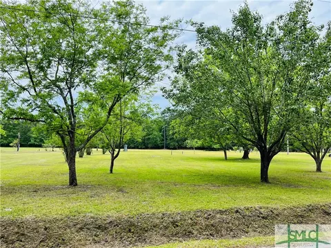 444 Charlies Rd, Richmond Hill, GA 31324