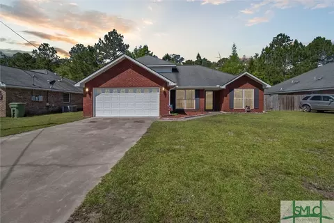 8 Idus Ln, Hinesville, GA 31313