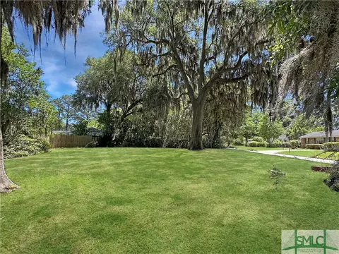 2010 E 62nd St, Savannah, GA 31404