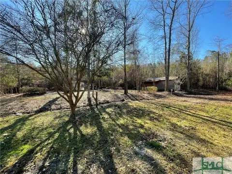82 Debbie St, Glennville, GA 30427