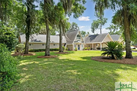 213 Bluff Dr, Richmond Hill, GA 31324