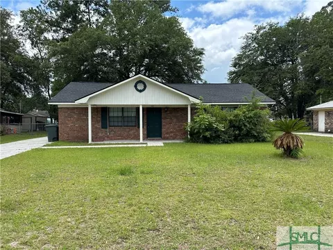 221 Whitetail Cir, Hinesville, GA 31313