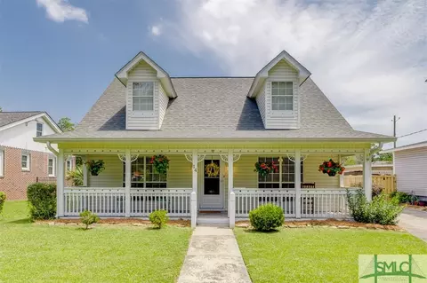 14 Columbus Dr, Savannah, GA 31405