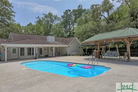 121 Creekwood Dr, Bloomingdale, GA 31302