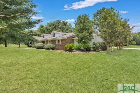 402 W 3rd St, Springfield, GA 31329 photo 2