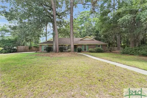208 Blue Heron Dr, Savannah, GA 31410