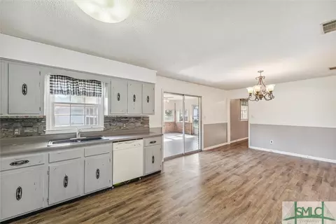 403 Hickory St, Springfield, GA 31329 photo 8