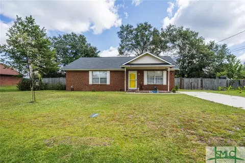81 Crosby Dr, Hinesville, GA 31313