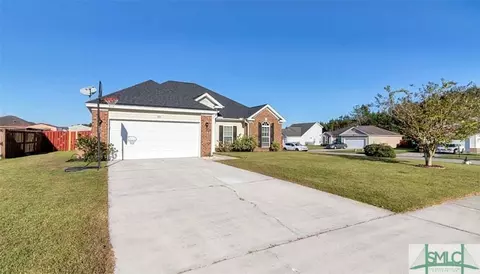 180 Red Oak Dr, Richmond Hill, GA 31324
