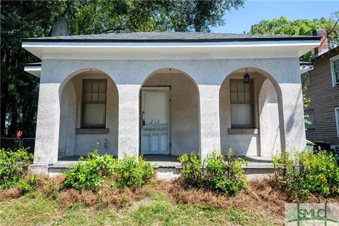 212 W 61st St, Savannah, GA 31405