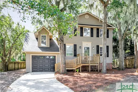 9 S Lake Dr, Savannah, GA 31410