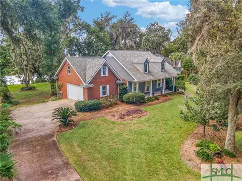 1154 River Dr SW, Darien, GA 31305