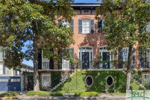 110 W Harris St, Savannah, GA 31401