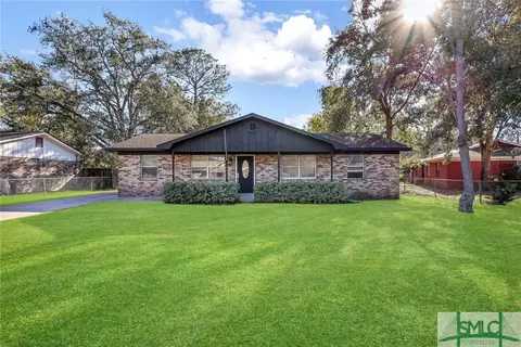 241 Deerwood Dr, Hinesville, GA 31313