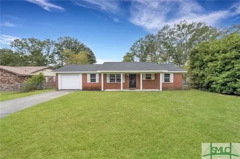 621 Parker Dr, Hinesville, GA 31313