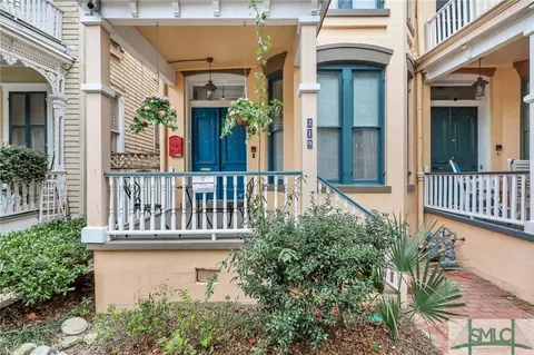 219 W Waldburg St, Savannah, GA 31401