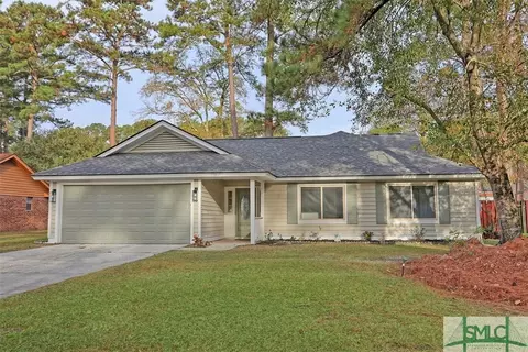 8 Goldfinch Ct W, Savannah, GA 31419