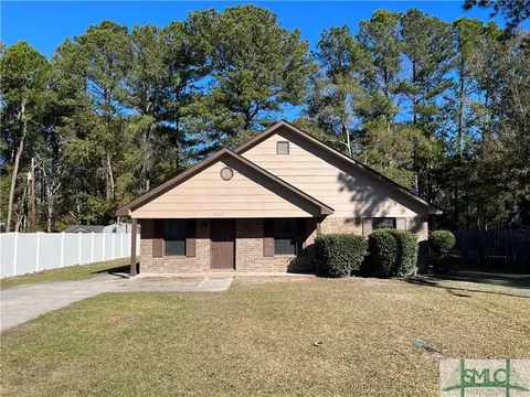 225 Sequoia Cir, Hinesville, GA 31313