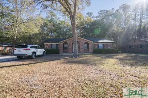 588 Huckleberry Ln, Hinesville, GA 31313