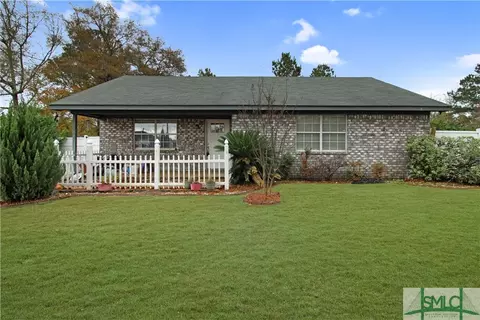 32 E Kenny Dr, Hinesville, GA 31313