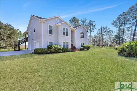 466 Pelican Cir, Woodbine, GA 31569