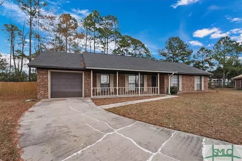 979 Shady Ln, Hinesville, GA 31313