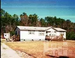 649 Bay Harbor Dr, Hampstead, NC 28443 photo 1