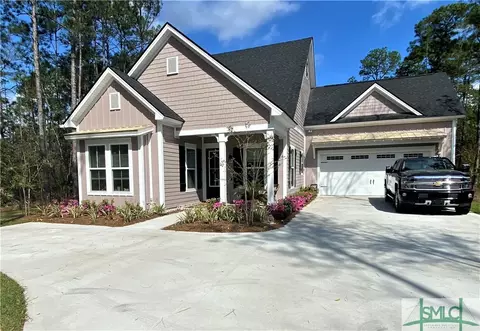 215 Lafayette Dr, Richmond Hill, GA 31324