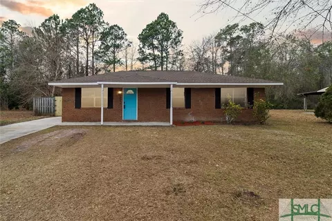 1093 Live Oak Dr, Hinesville, GA 31313
