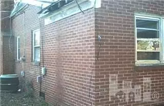 613 Calhoun St, Clinton, NC 28328 photo 2