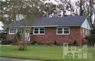 408 E Powell St, Clinton, NC 28328 photo 2
