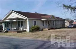113 E Carter St, Clinton, NC 28328 photo 1