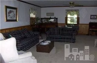 209 E Smith St, Whiteville, NC 28472 photo 3