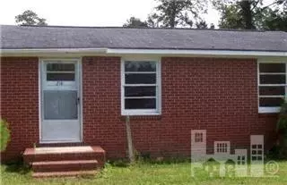 228 Pine St, Wallace, NC 28466 photo 1
