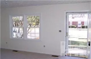 602 Pine St, Clinton, NC 28328 photo 3